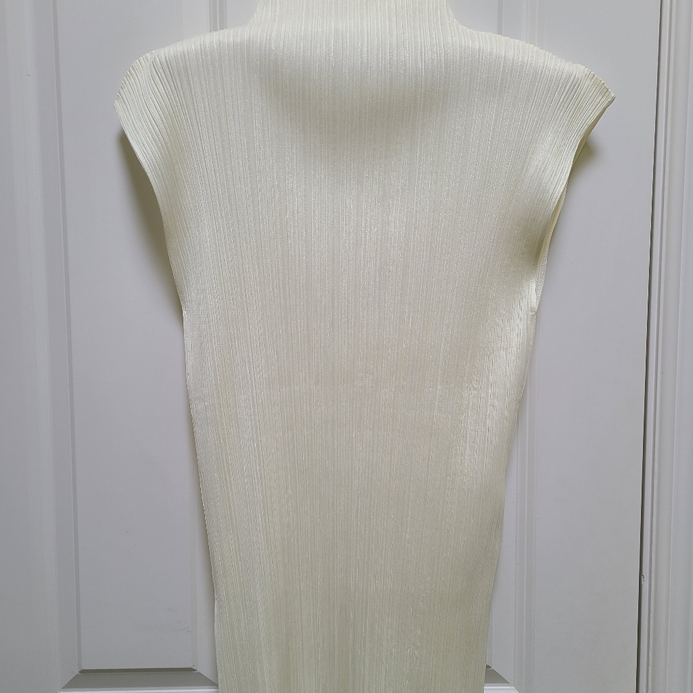 Issey Miyake pleats please ivory, high top M/L